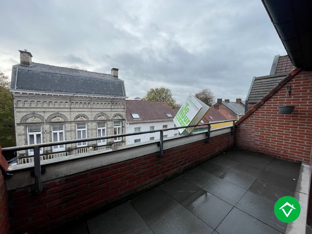 Ruim, gezellig dakappartement met 3 slaapkamers in centrum Roeselare 