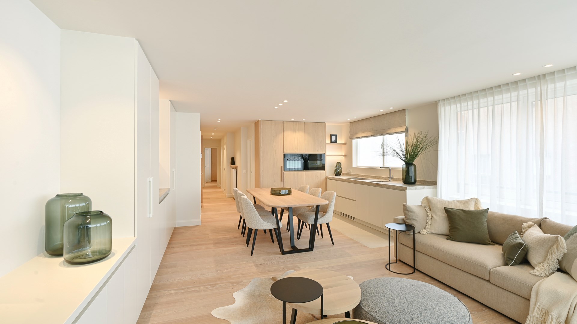 Magnifique appartement d&#39;angle avec 3 chambres &#224; coucher compl&#232;tes, id&#233;alement situ&#233; au milieu de la Lippenslaan &#224; Knokke. 