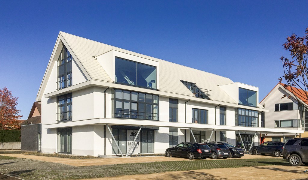 Kantoren te huur op zichtlocatie langs Kortrijksesteenweg in Sint-Martens-Latem