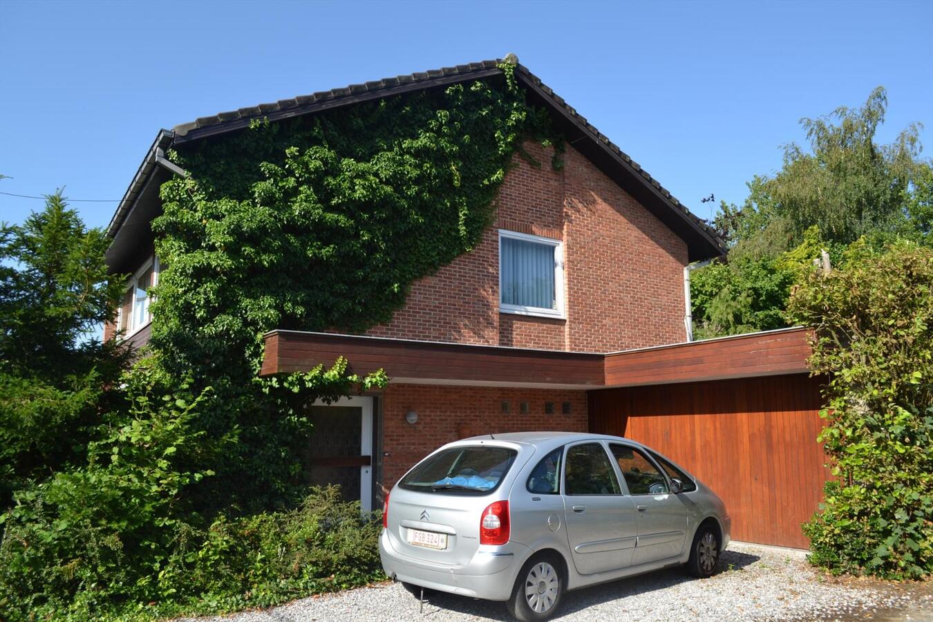 Leuke &#233;&#233;ngezinswoning met kleine schuur/paardenaccomodatie te Temse op ca. 4.549 m&#178; 