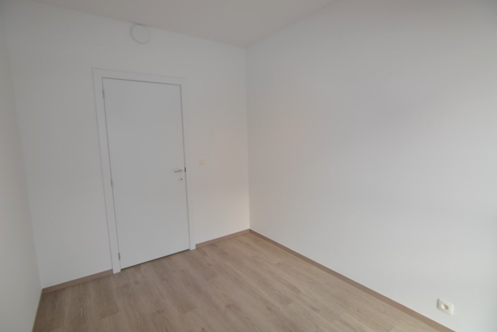 Modern energiezuinig appartement met 2 slpks, terras, autostaanplaats en kelderberging. 