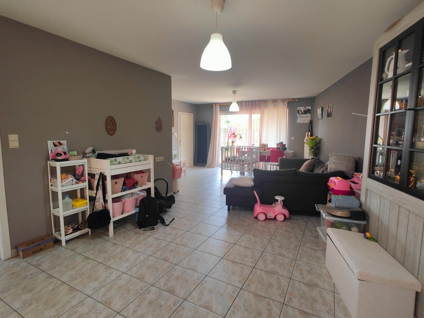 Ruime woning met achterliggende tuin en inpandige garage 