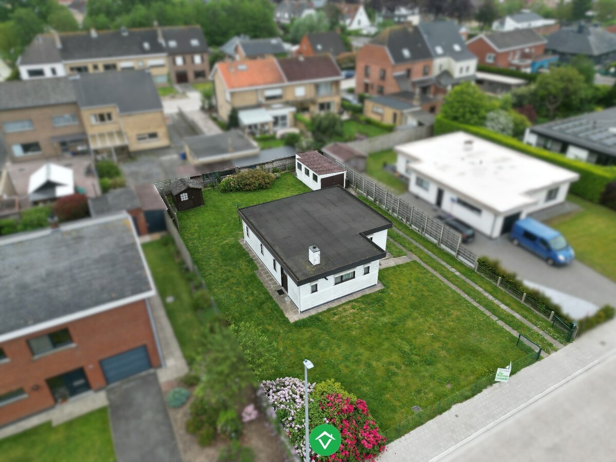 Open bebouwing, type bungalow op ruim 6 are, met open landelijk zicht vooraan 