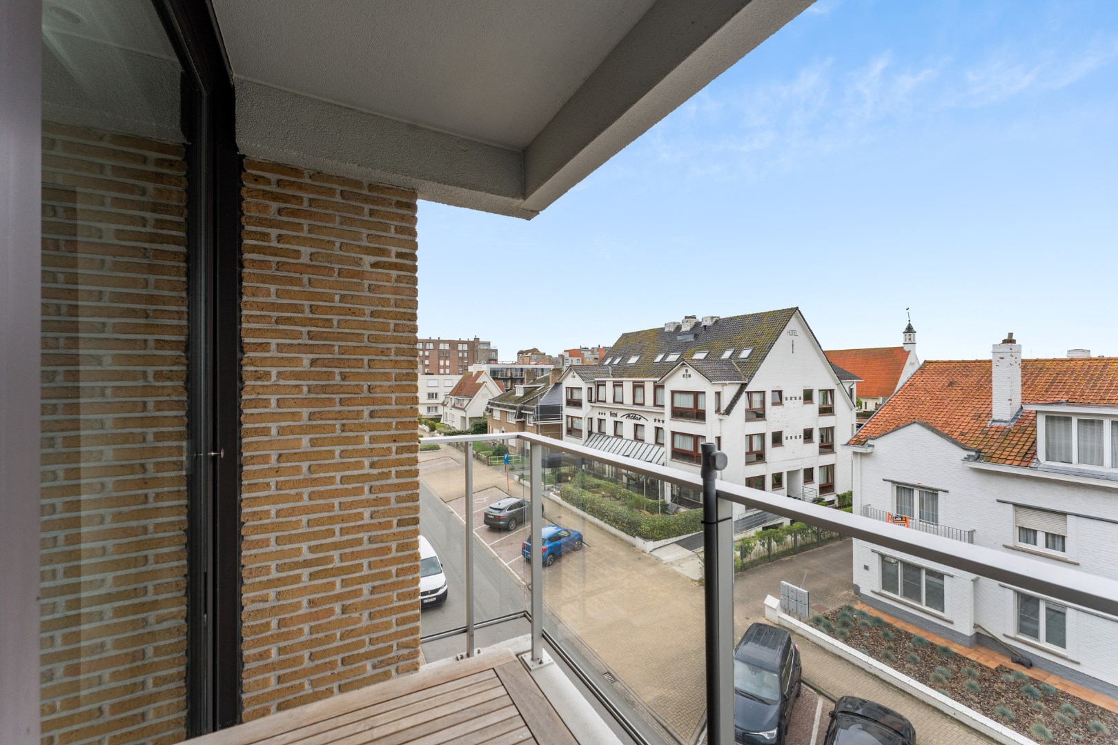 volledig vernieuwd appartement met 2 slaapkamers 