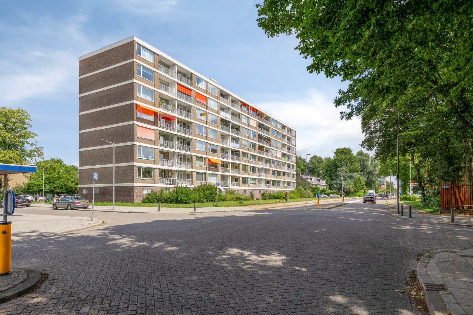Leuk 3-kamer appartement op de bovenste verdieping, met prachtig uitzicht vanaf maar liefst 2 balkons! 
