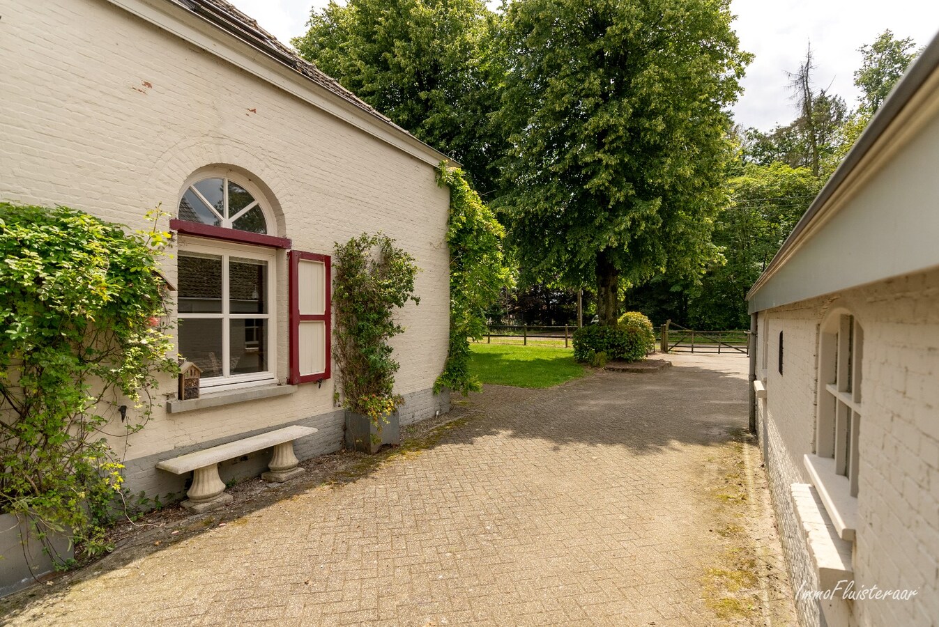 Maison de campagne authentique avec grand b&#226;timent de &#233;curie et des prairies sur environ 1 hectare &#224; Weelde (Optionnellement, possibilit&#233; d&#39;acheter une prairie d&#39;environ 1 hectare en plus) 