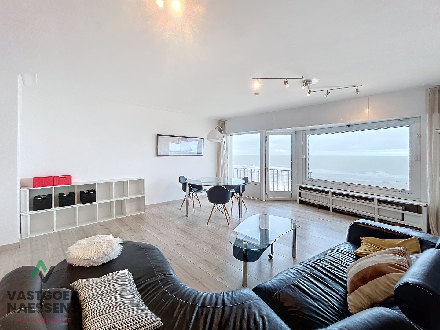 Appartement pr&#234;t &#224; emm&#233;nager avec 2 chambres &#224; coucher et vue sur mer. 