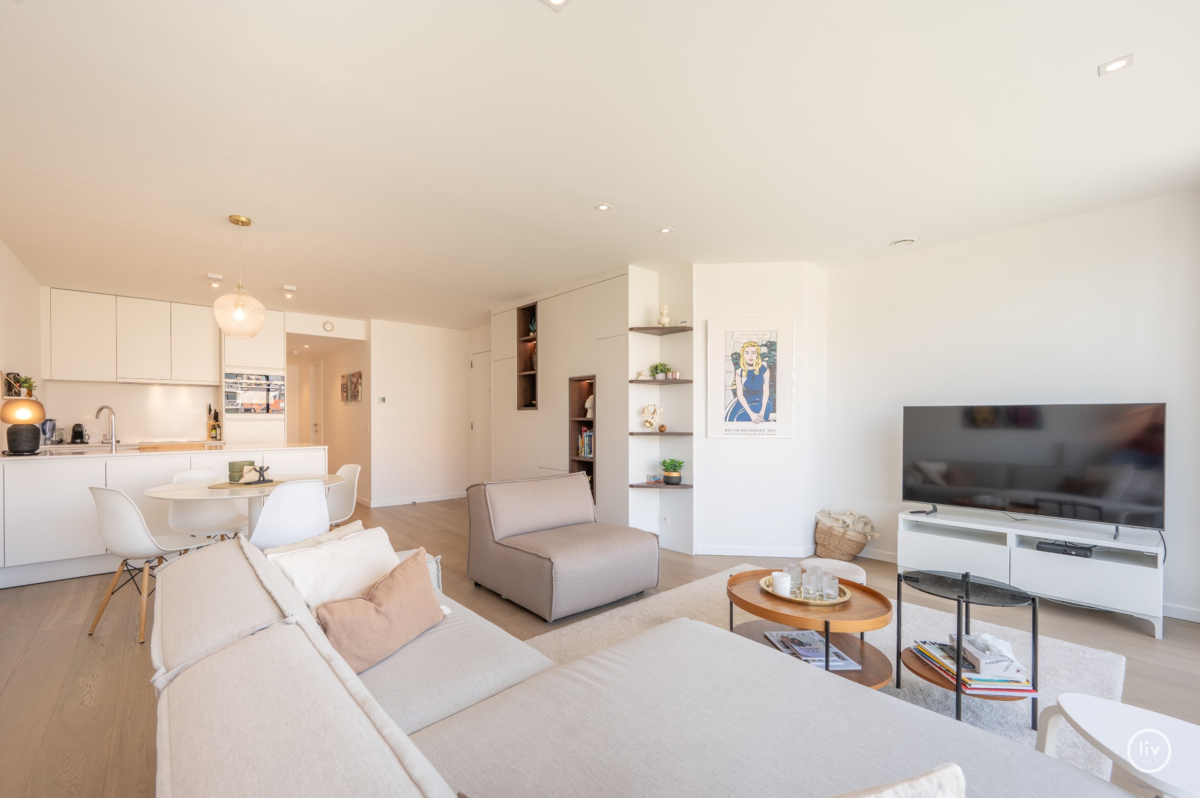 Appartement pr&#234;t &#224; emm&#233;nager (2021) avec vue d&#233;gag&#233;e sur la rue de Knokke, &#224; distance de marche de la digue de l&#39;Albertstrand. 