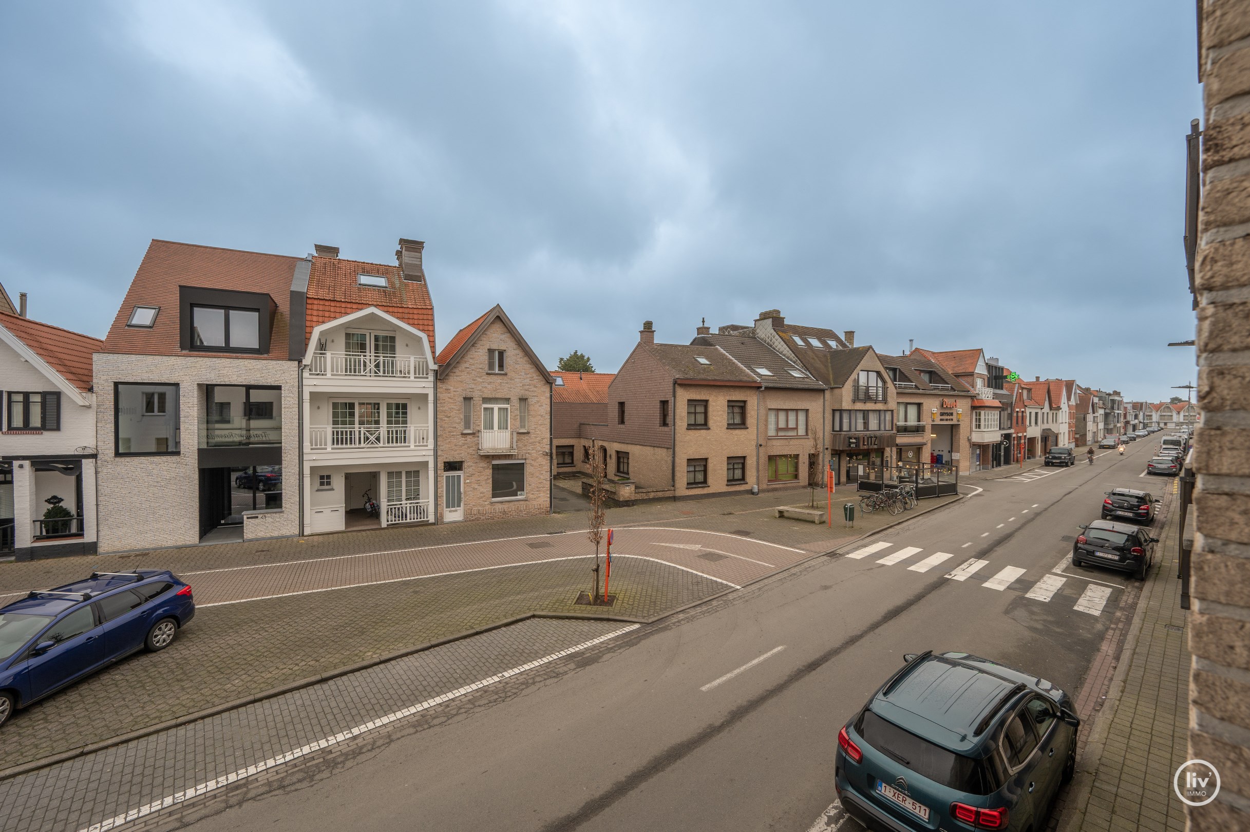 Instapklaar app.met 2 slaapkamer te Centrum Knokke, mogelijkheid tot aankoop van garage in het gebouw. 