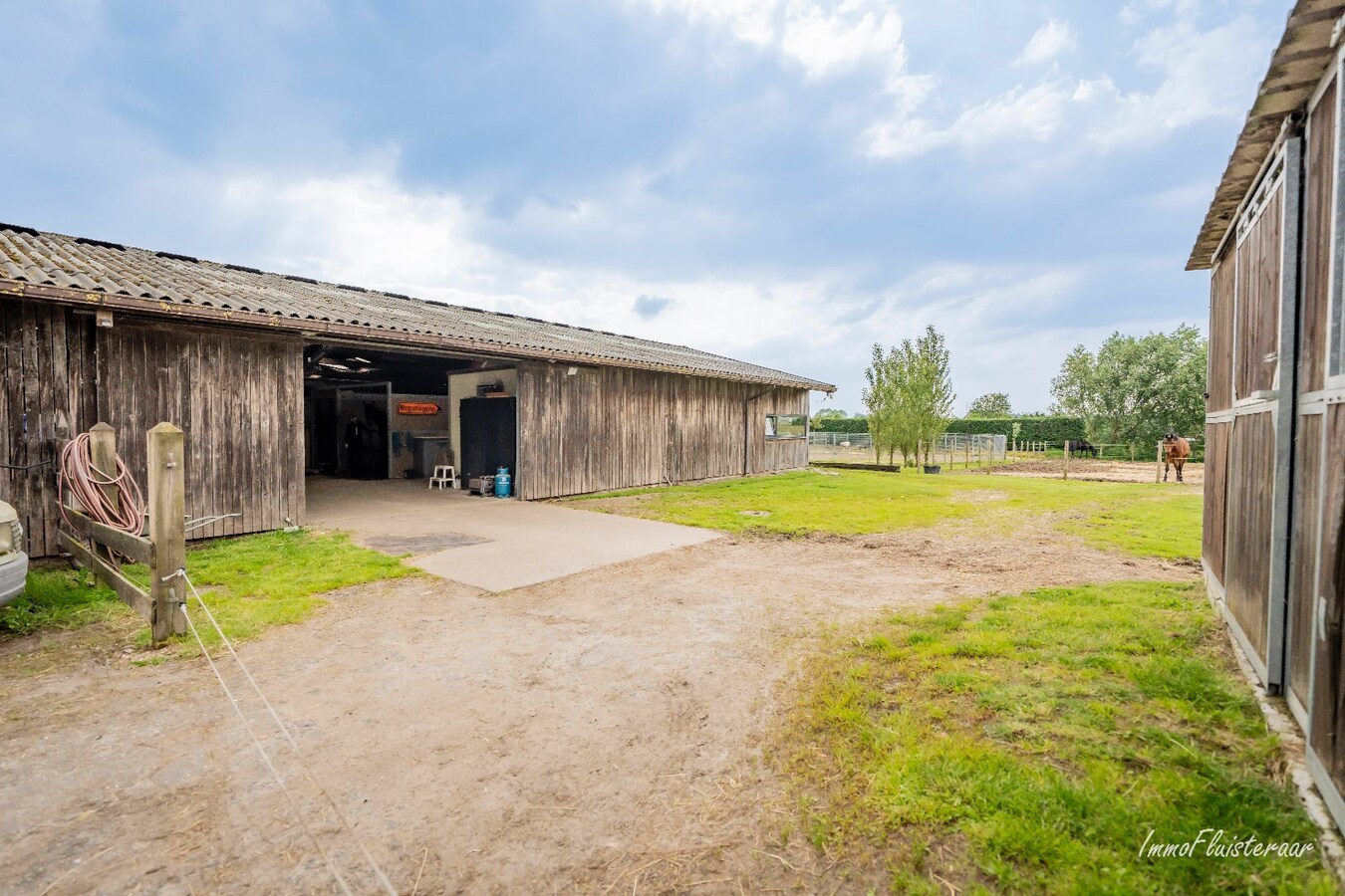 Charmante woning met hippisch complex op ca. 1,5 ha te Temse 