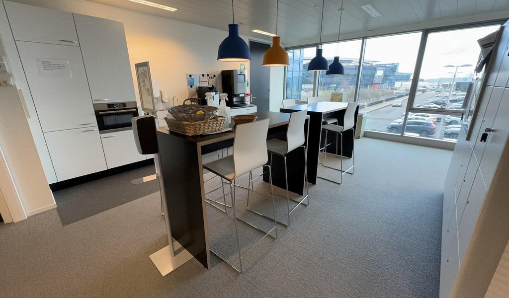Recente kantoren te huur in Blue Towers vlakbij klaverblad in Gent