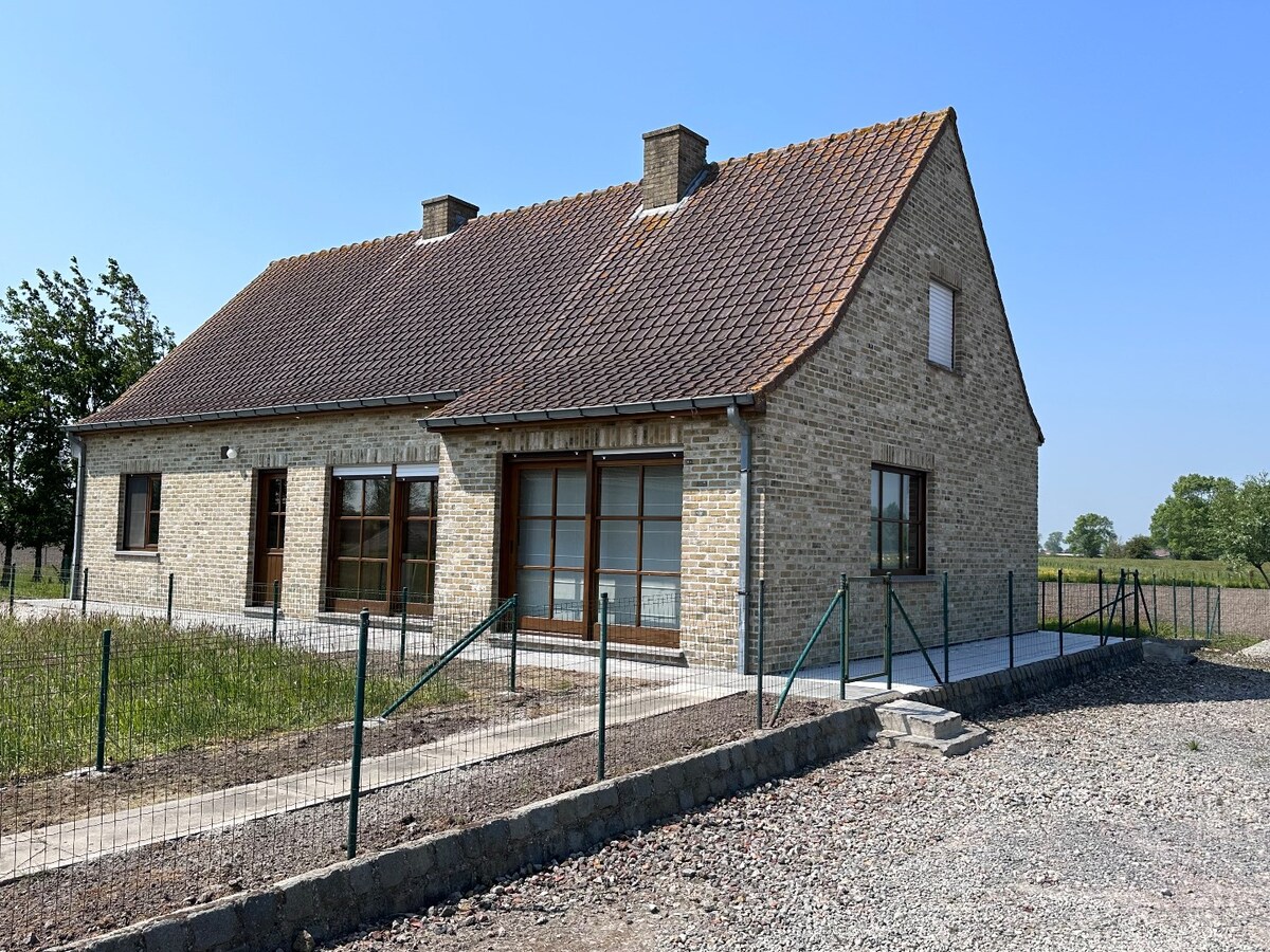 Rustig gelegen alleenstaande woning te Leke 