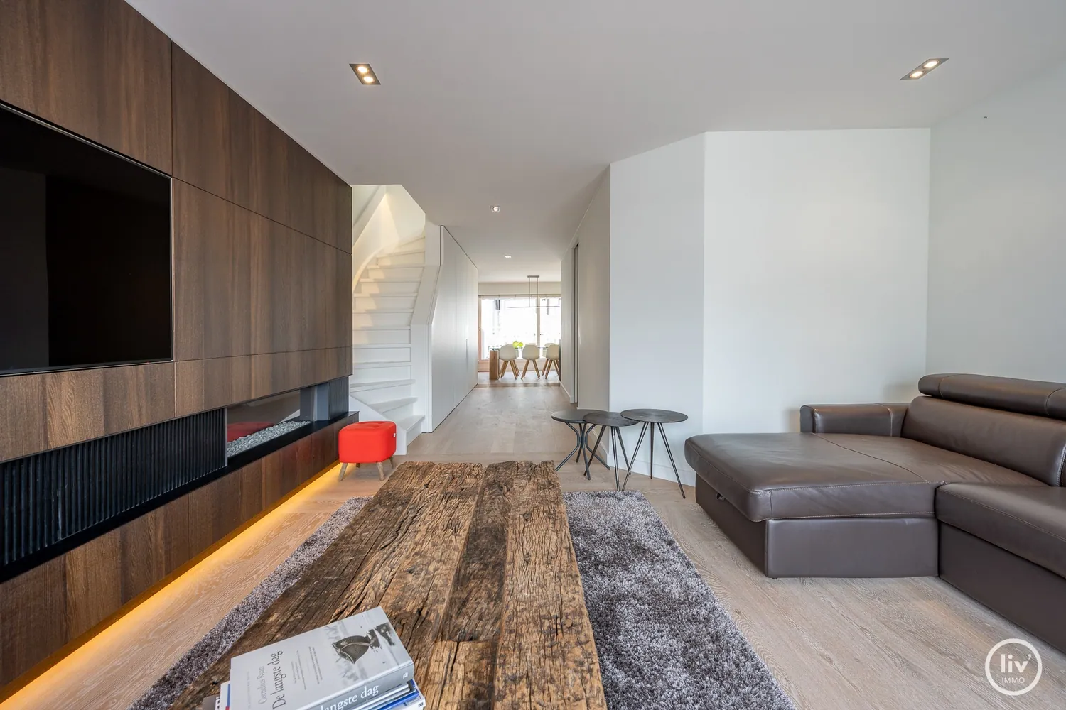 Appartement duplex spacieux avec de grandes terrasses ensoleillées à distance de marche de la Lippenslaan dans une petite résidence.