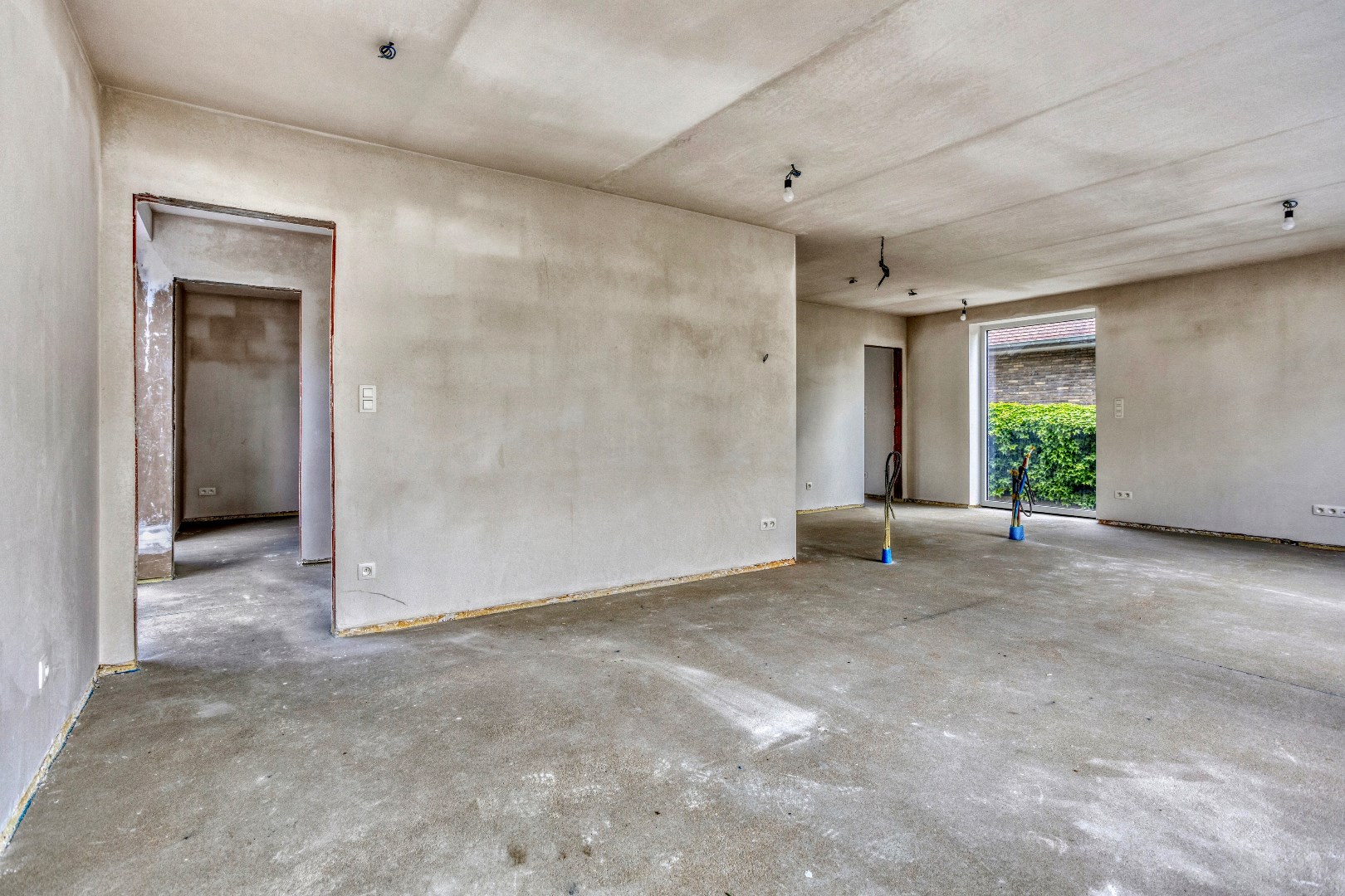 Nieuwbouwwoning met 3 slaapkamers nabij het centrum van Halle. 