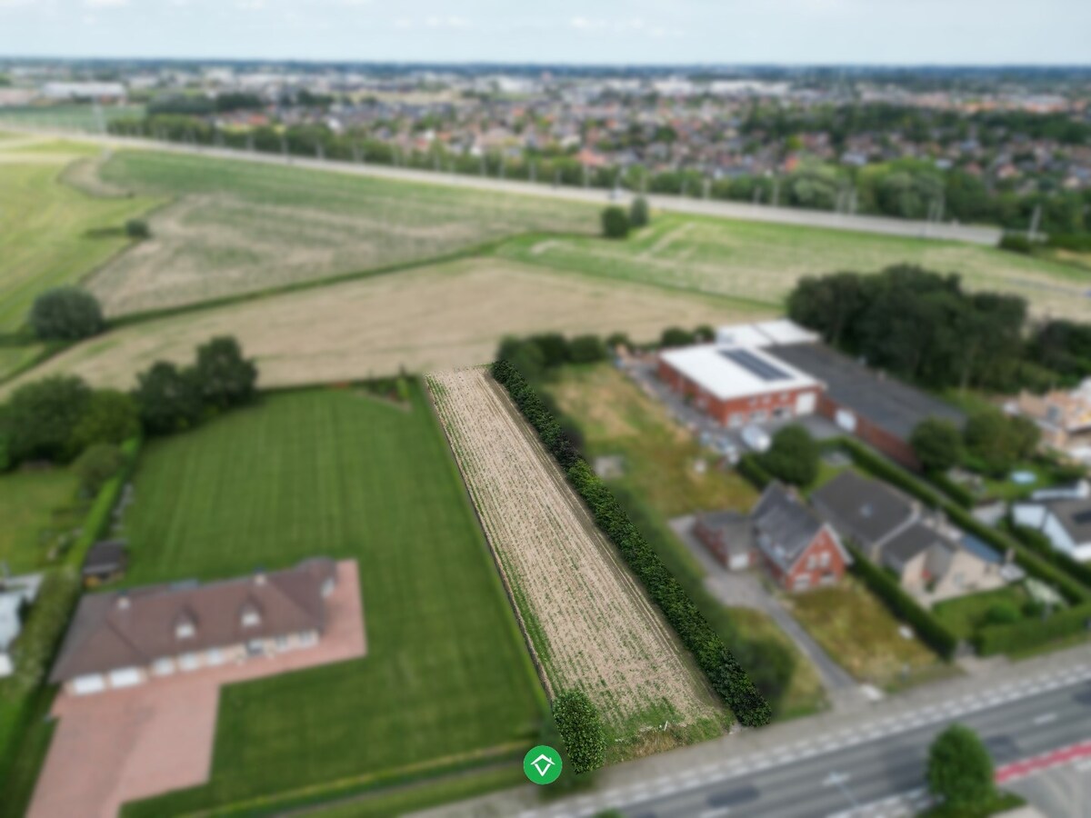 Bouwklare bouwgrond van 1863 m&#178; te Roeselare 