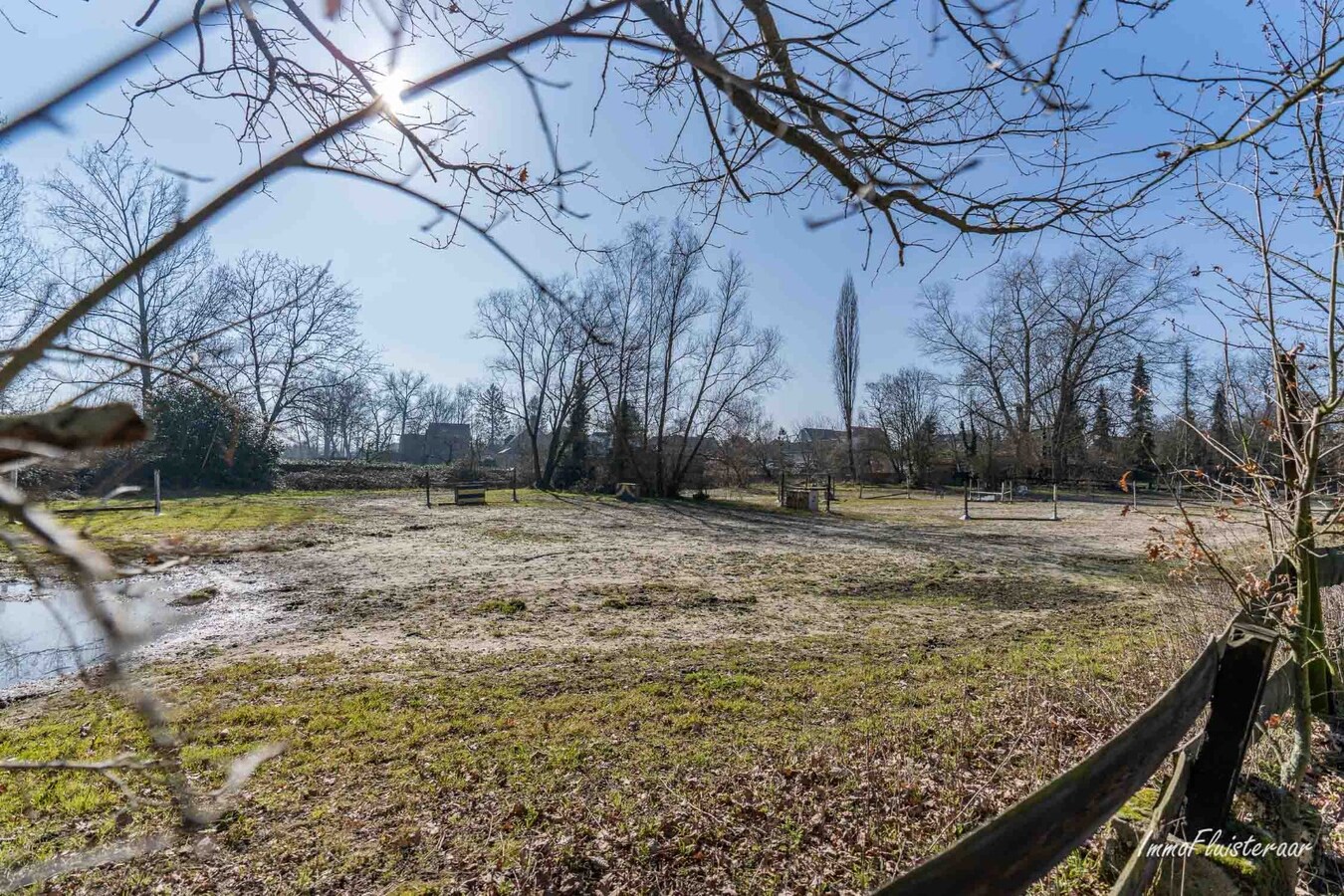 Maison avec man&#232;ge/logement pour chevaux et d&#233;pendances sur environ 1ha &#224; Mollem (Asse; Brabant flamand) 