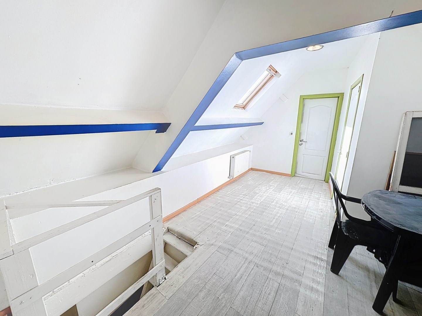 Ruime standaard rijwoning met 4 slaapkamers in het historische Brugge 