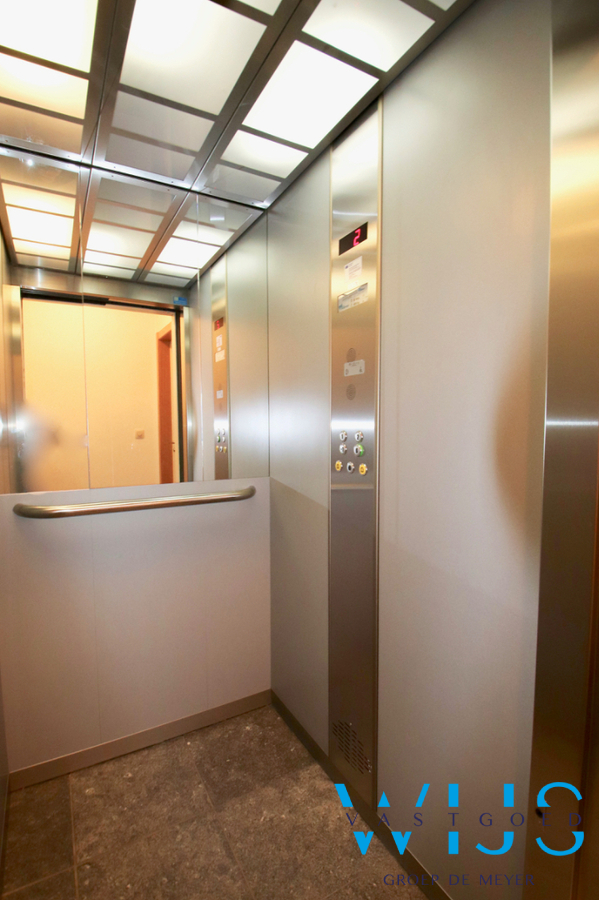 Instapklaar &#233;&#233;nslaapkamer appartement MET staanplaats te Evergem/Rieme ! 