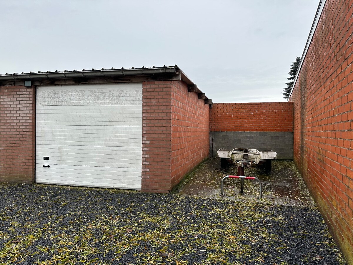 Garage met autostandplaats in centrum Koekelare 