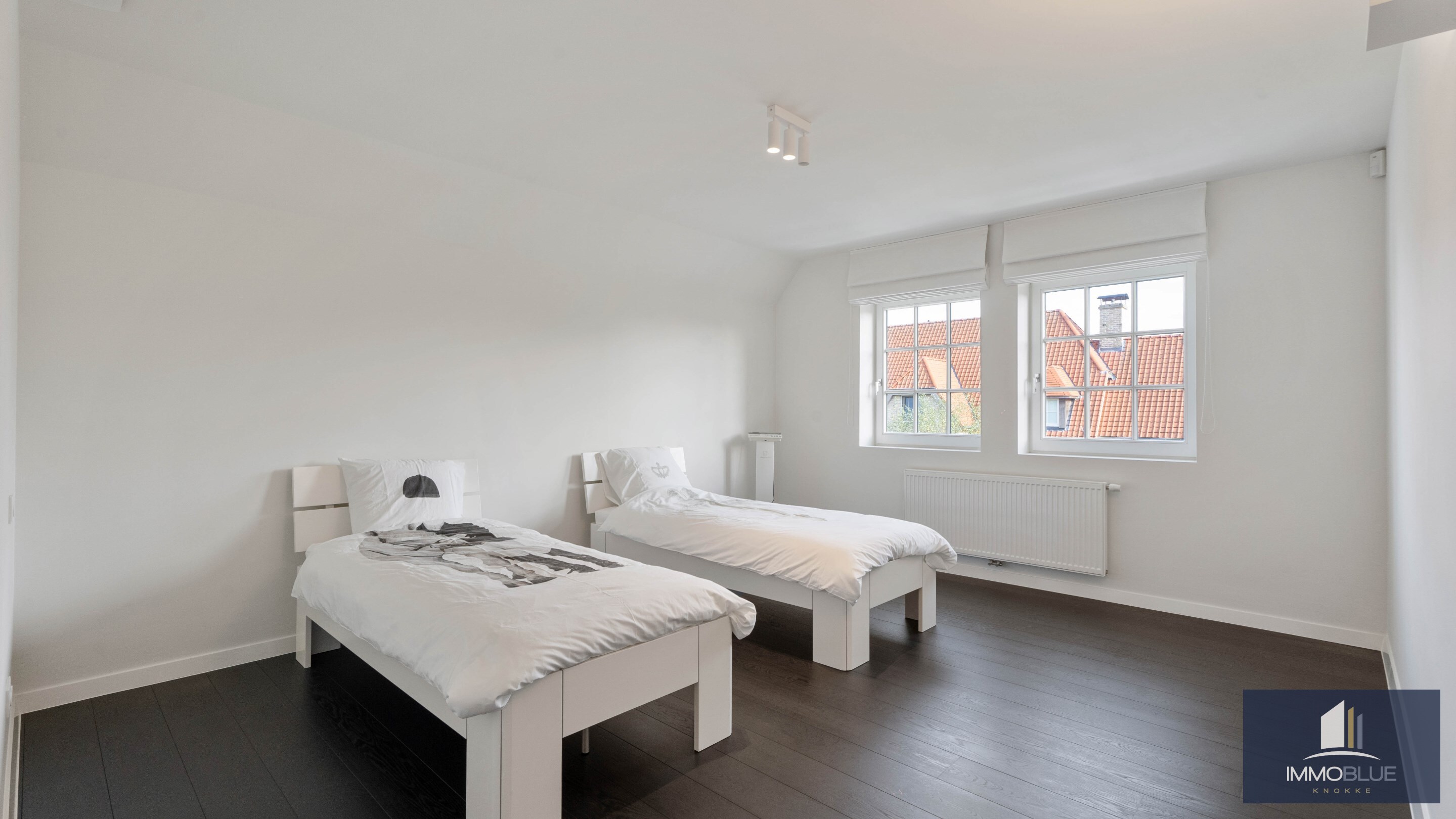 Exclusieve villa gelegen in een rustige, residenti&#235;le wijk . 