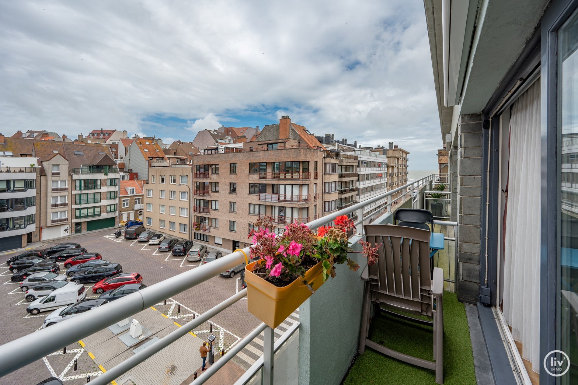 Zuidgerichte studio met zijdelings zeezicht op 50m wandelafstand van de zeedijk Albertstrand 