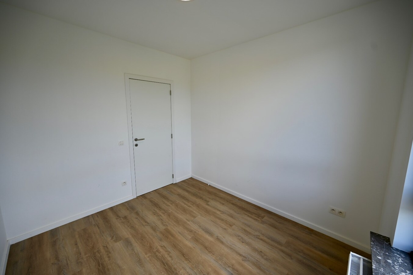 LICHTRIJK INSTAPKLAAR APPARTEMENT MET DUINENZICHT EN MOGELIJKHEID GARAGE 