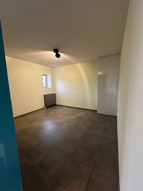 Ruim appartement met &#233;&#233;n slaapkamer , tuin en terras rustig gelegen in Geel! 