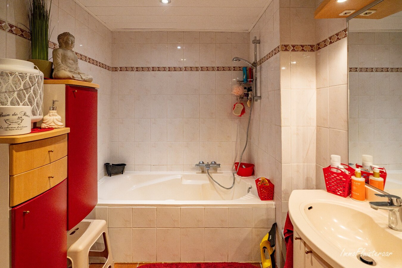 Ready-to-move-in house in a wooded area on approximately 24a in Keerbergen. 