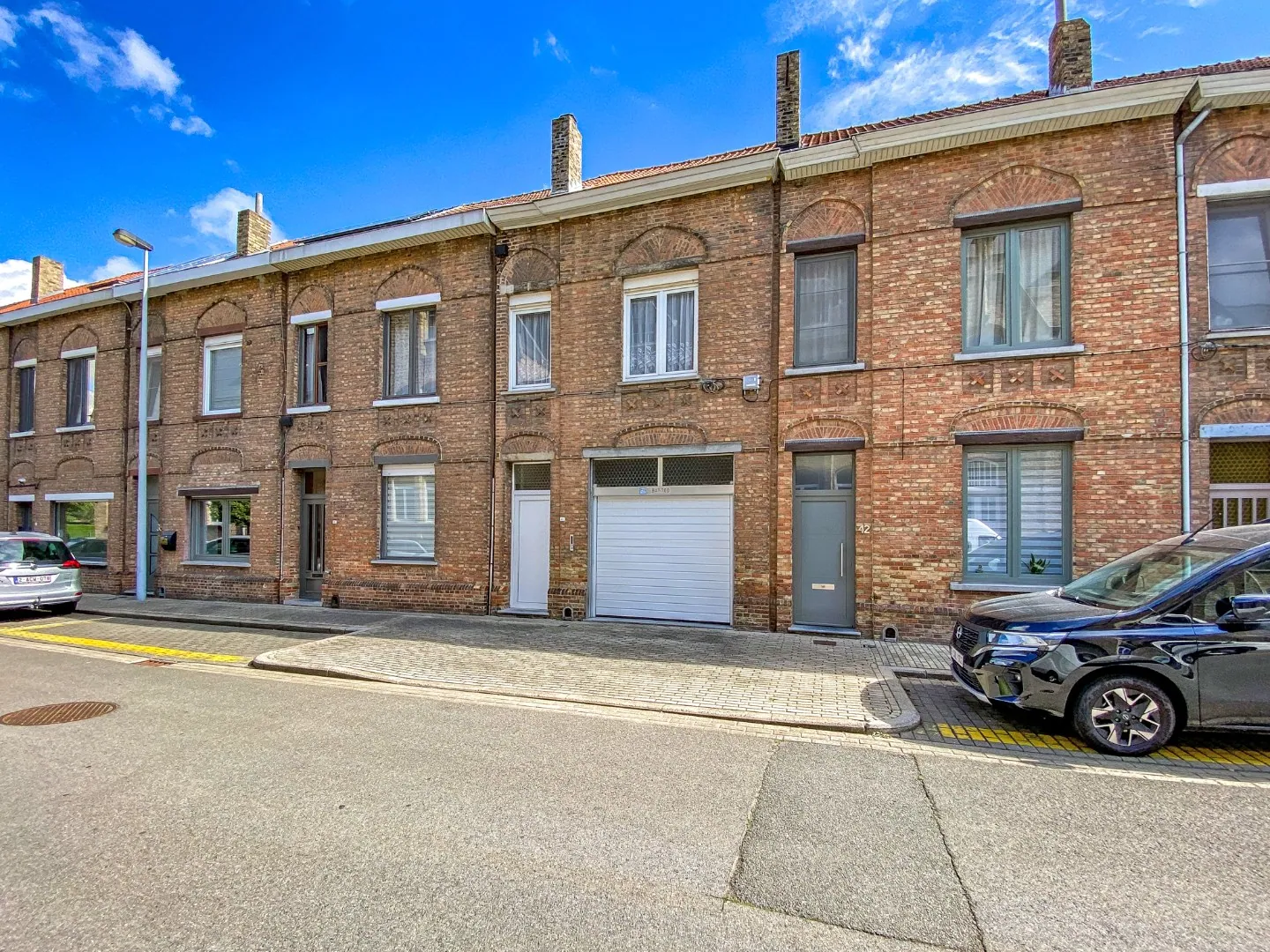 Te renoveren rijwoning met GARAGE op 170m² in het stadcentrum van Nieuwpoort. 