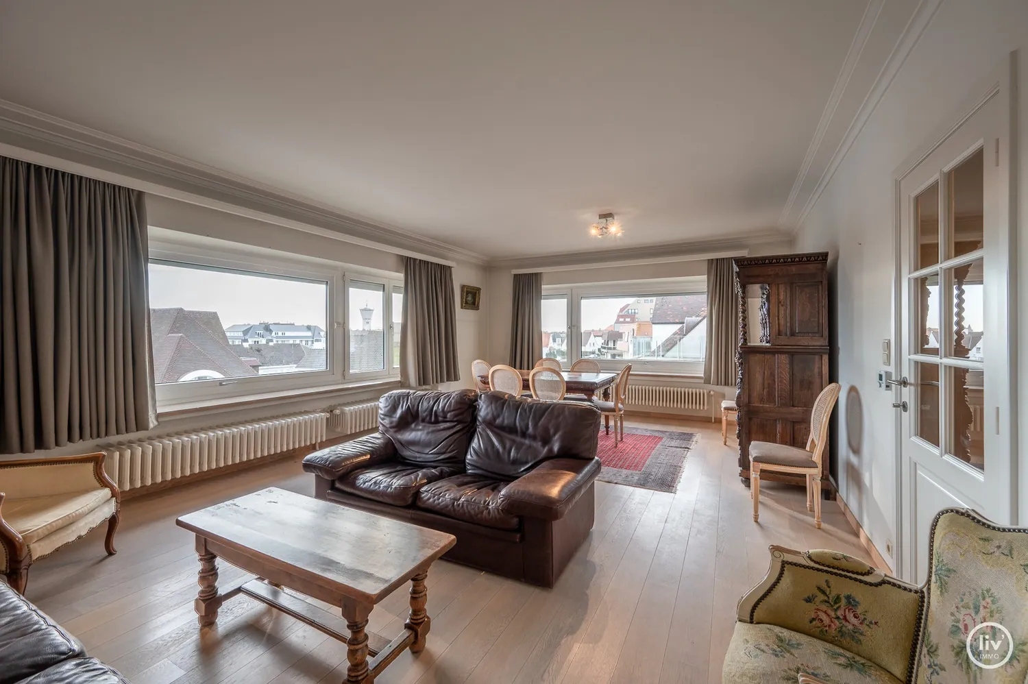 Appartement spacieux et très lumineux avec trois chambres à vendre dans un emplacement privilégié à proximité de la digue à Duinbergen.