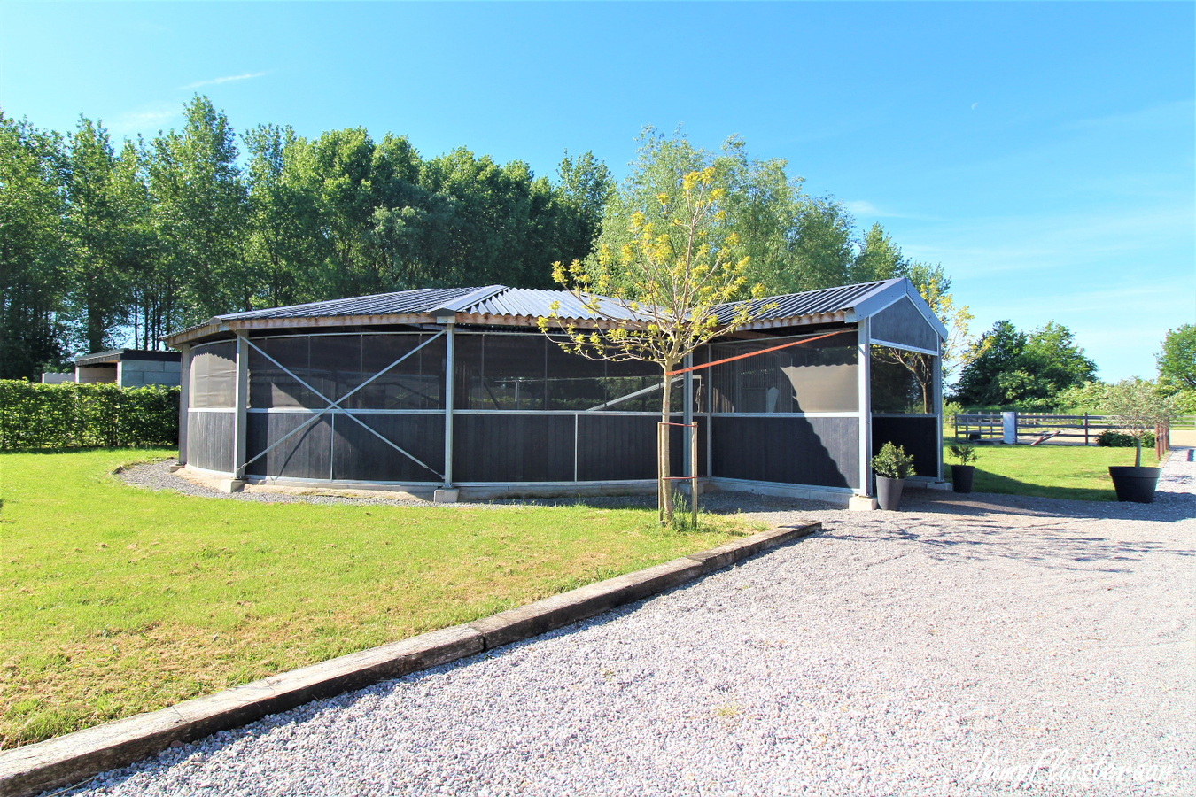 Professional recently built equestrian center on more than 3ha at Hannut (Luik/Li&#232;ge; Belgium) 