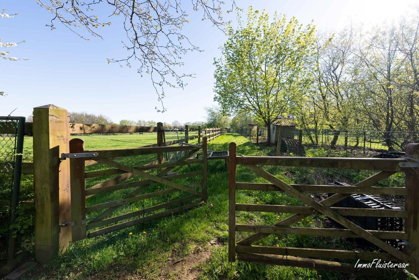 Uniek gelegen ruime vierkantshoeve op ca. 4,2 ha te Aarschot (Vlaams-Brabant) 