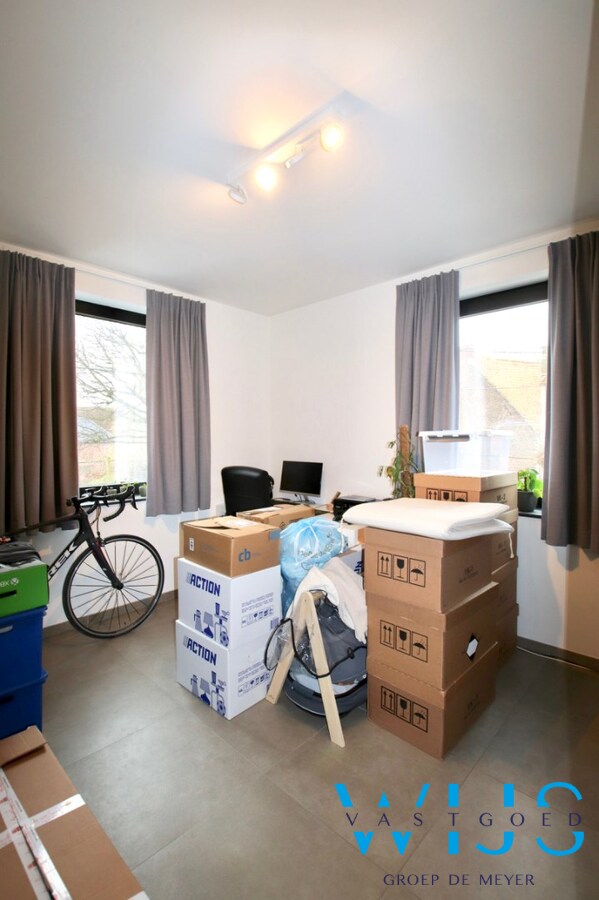 Instapklaar tweeslaapkamer appartement met 2 terrassen te Kluizen ! 
