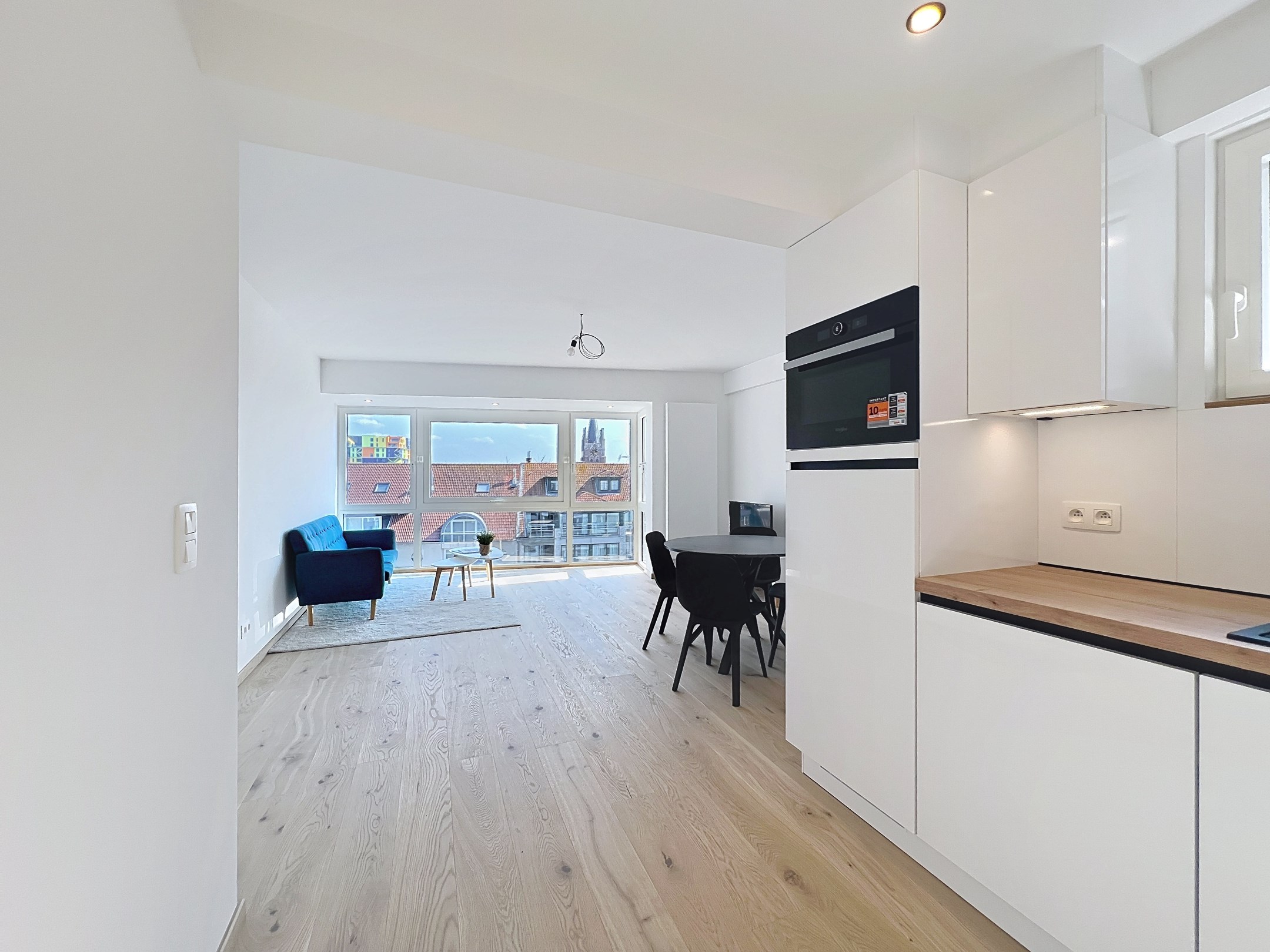 Volledig gerenoveerd appartement met 1 slaapkamer te koop gelegen te Heist. 