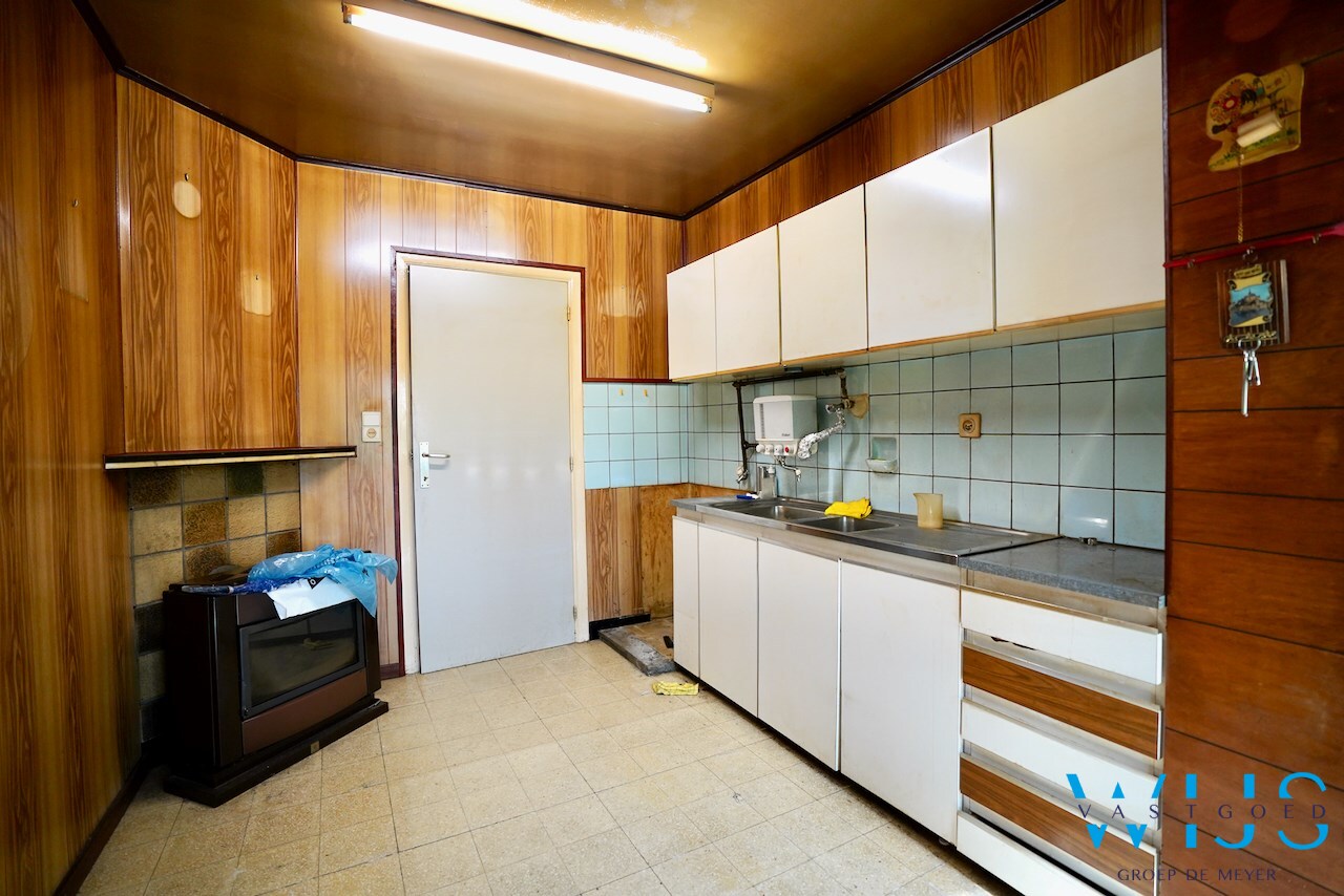Te renoveren woonhuis met landelijke ligging te Assenede ! 