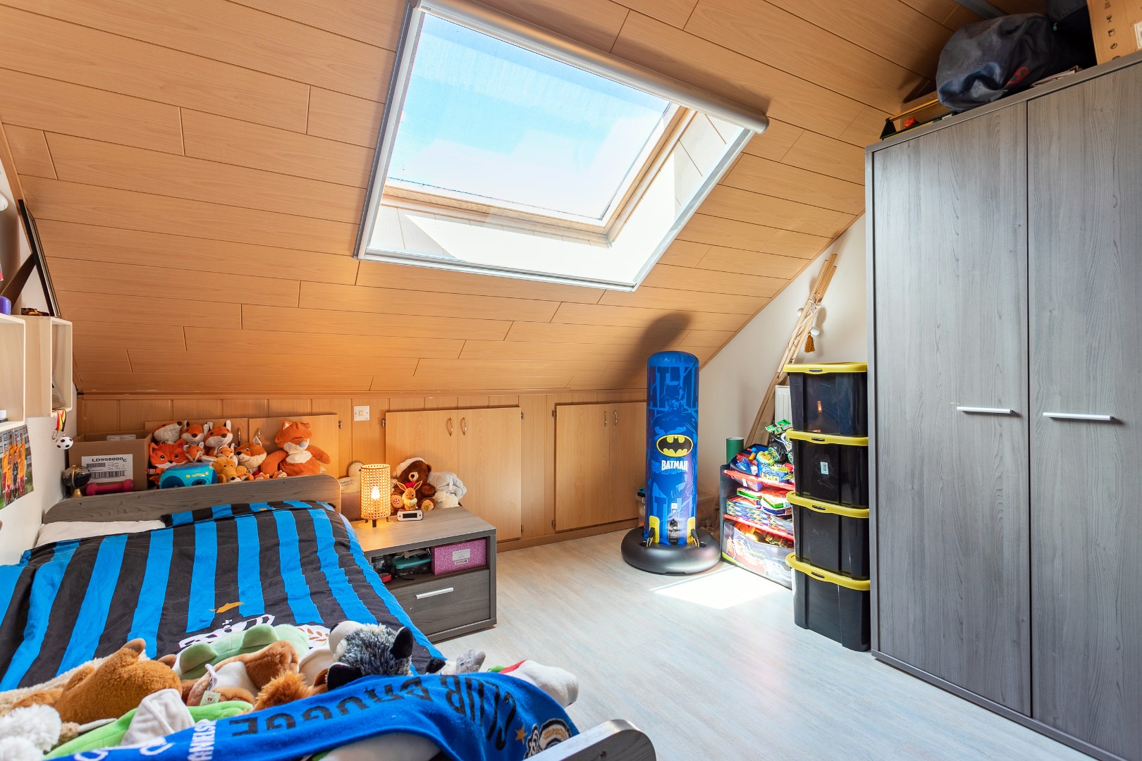 Instapklare woning met 3 slaapkamers, bureau en tuin in Halle 