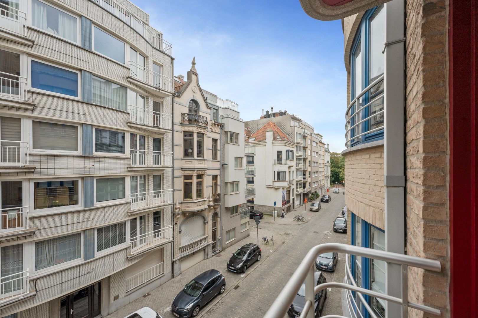 STUDIO IN HET CENTRUM VAN OOSTENDE MET ZIJDELINGS ZEEZICHT 