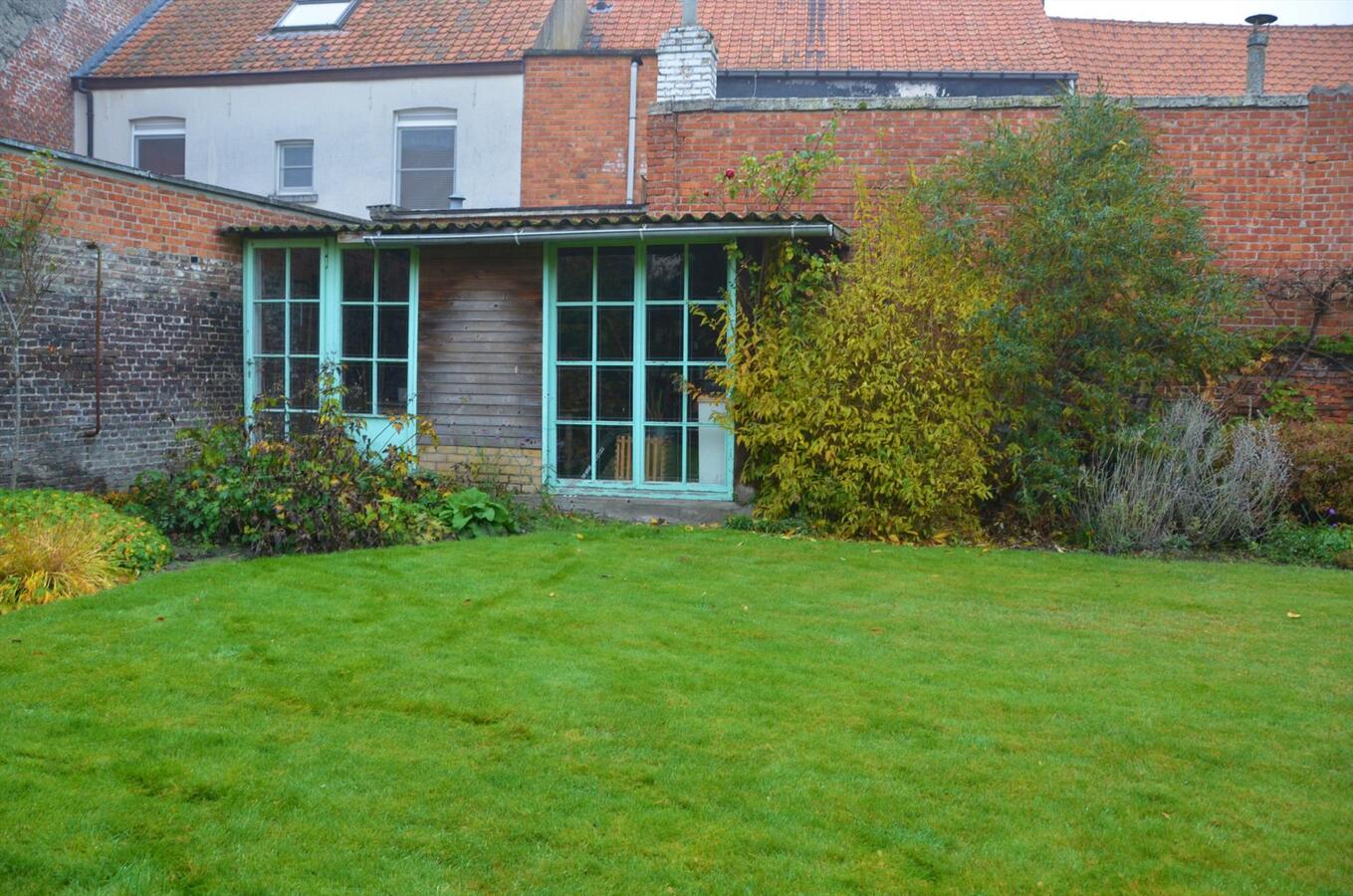 Te koop: Handelspand met ruime woonst inclusief tuin van 720 m&#178; 