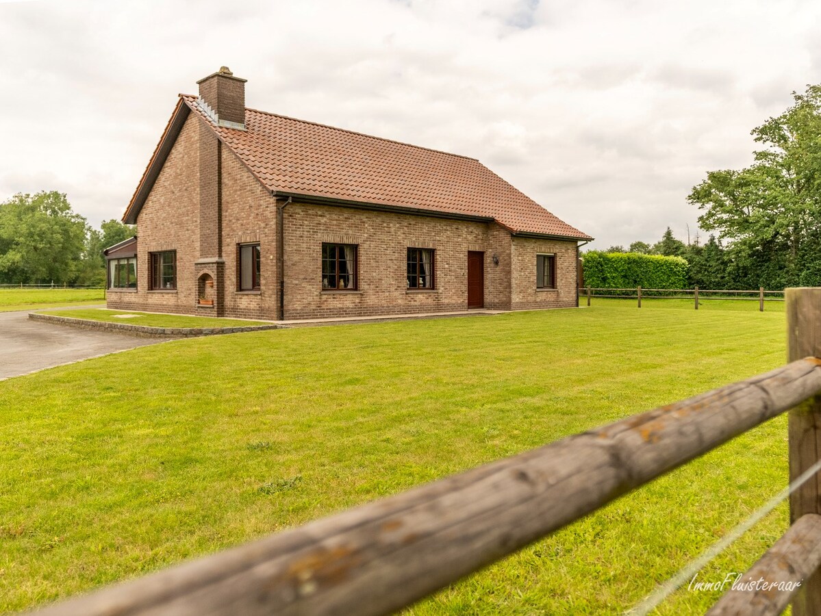 Ruime woning met stalgebouw en weides op ca. 3,8 ha te Berlaar 