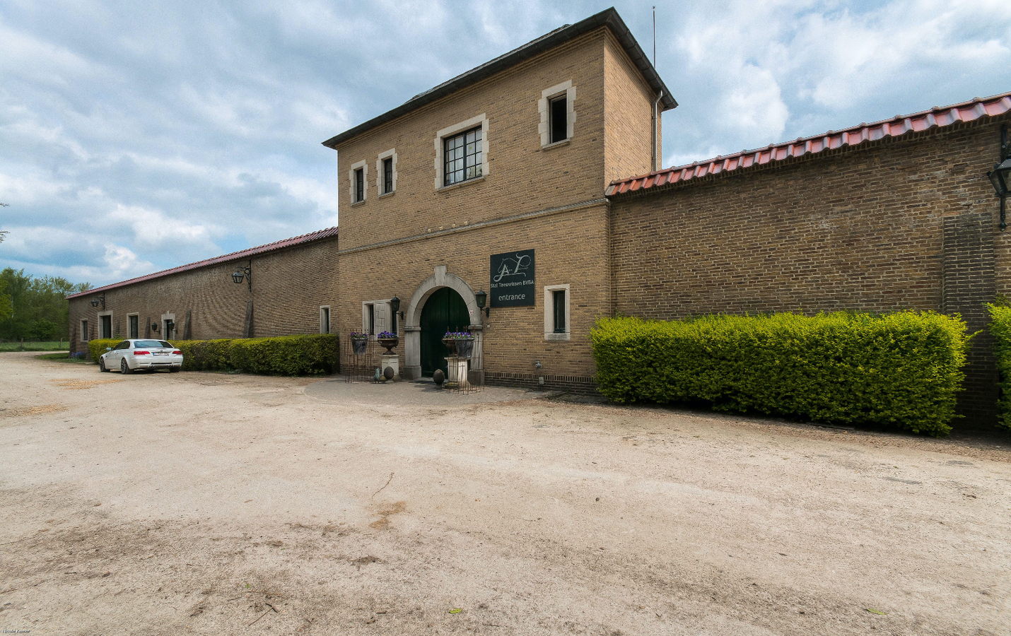 Hippisch complex met woning op 16,5ha te Vlimmeren 