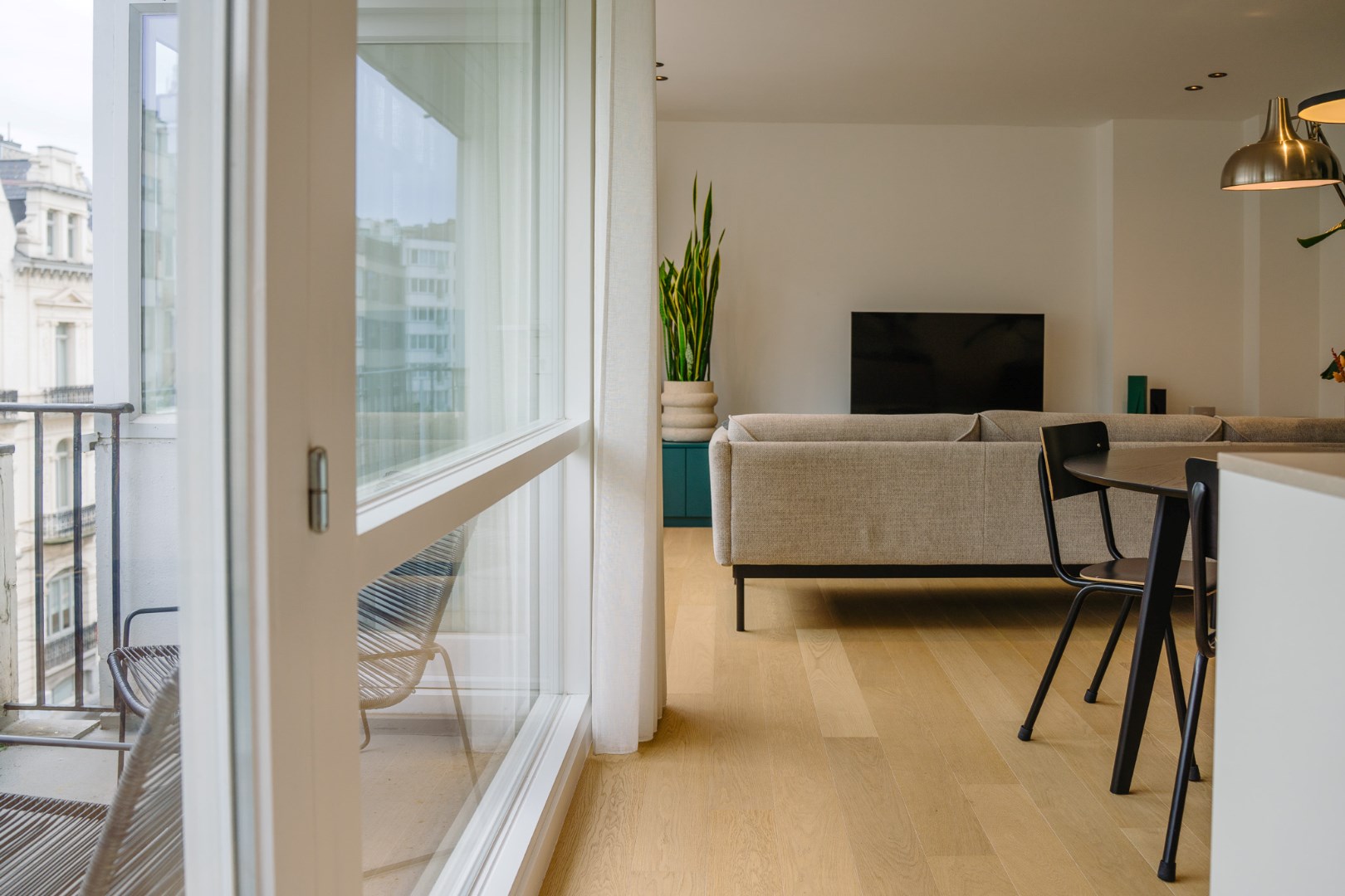 SCHITTEREND VERNIEUWD 3 SLPK APP MET TERRAS OP CENTRALE LIGGING 