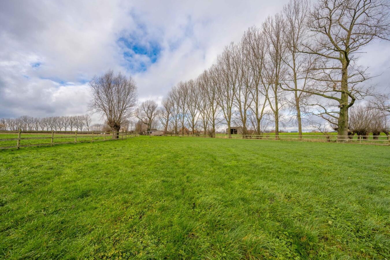 Idyllisch landhuis gelegen op 8330 m&#178; te Ruiselede 