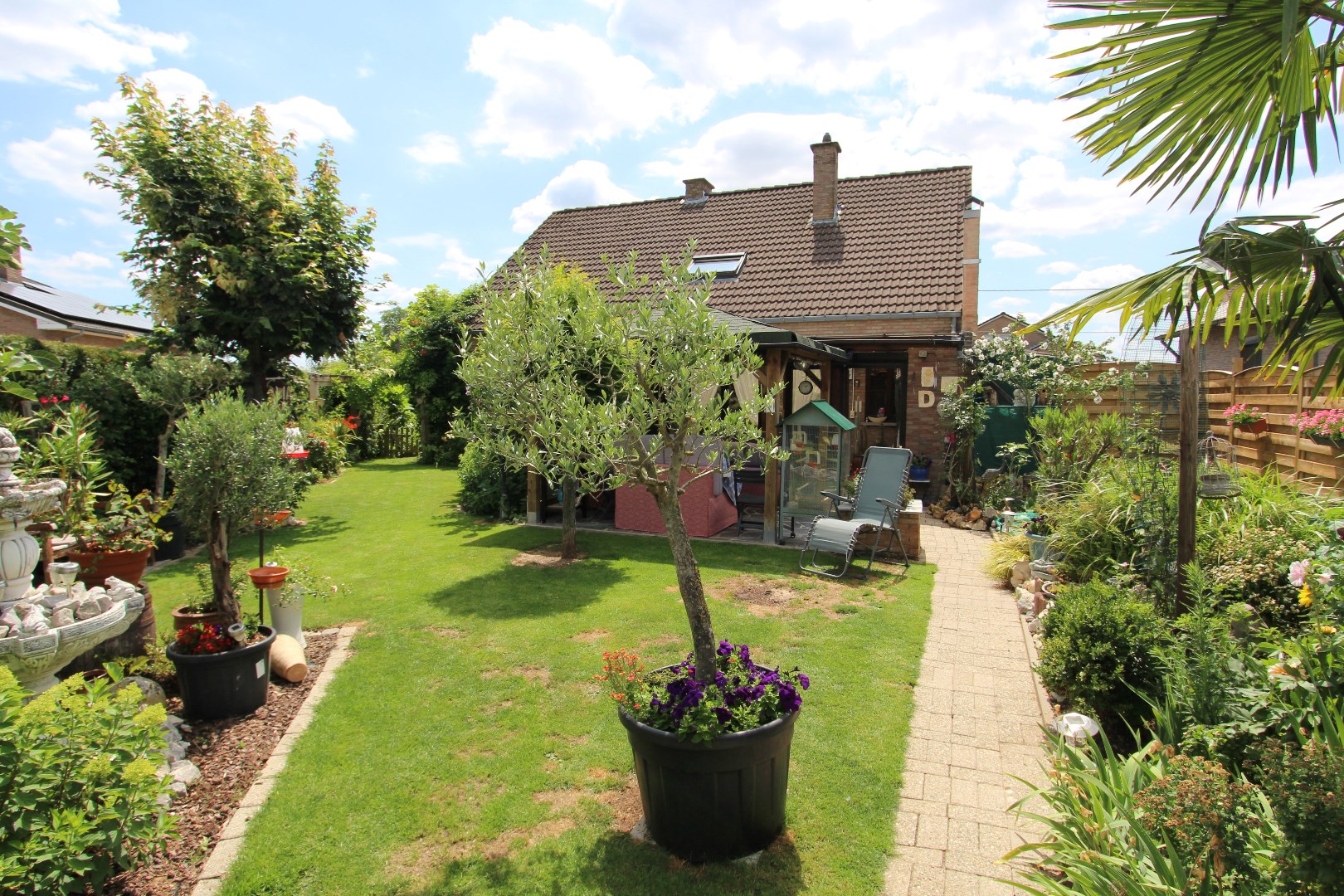 Charmante woning met veranda en mooie tuin in een rustige, landelijke omgeving 