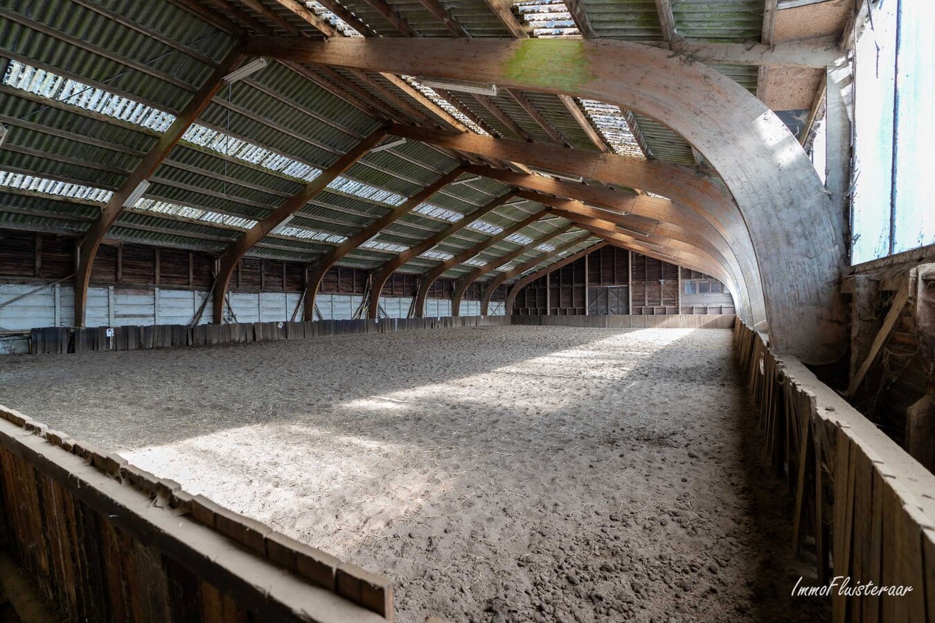 House with horse accommodation/ riding school on approx. 1ha in Mollem (Asse; Flemish Brabant) 