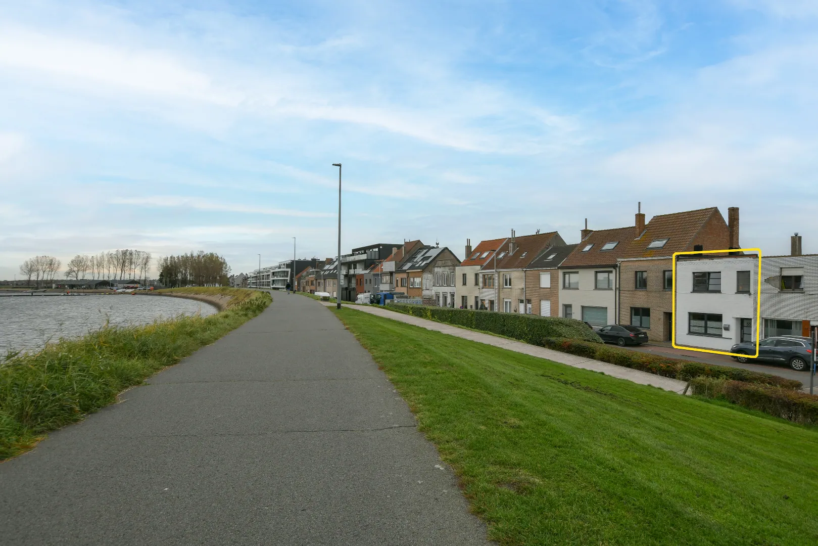 Rijwoning met 3 slaapkamers en tuin gelegen aan de Spuikom!