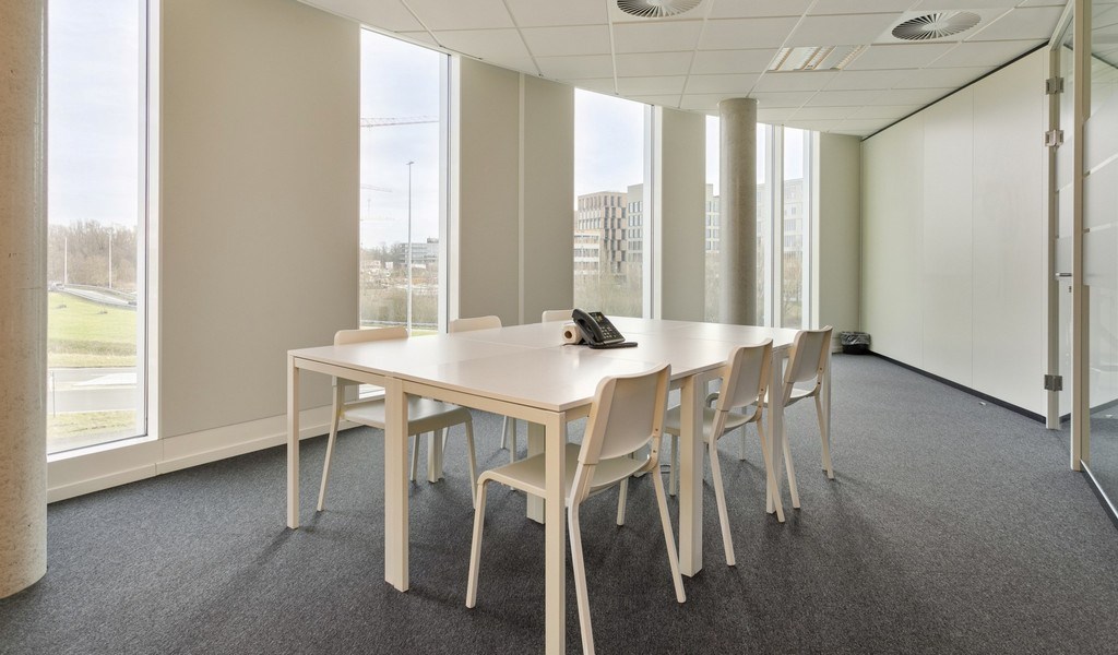 Kantoren met dienstverlening in Planet Business Center aan The Loop in Gent