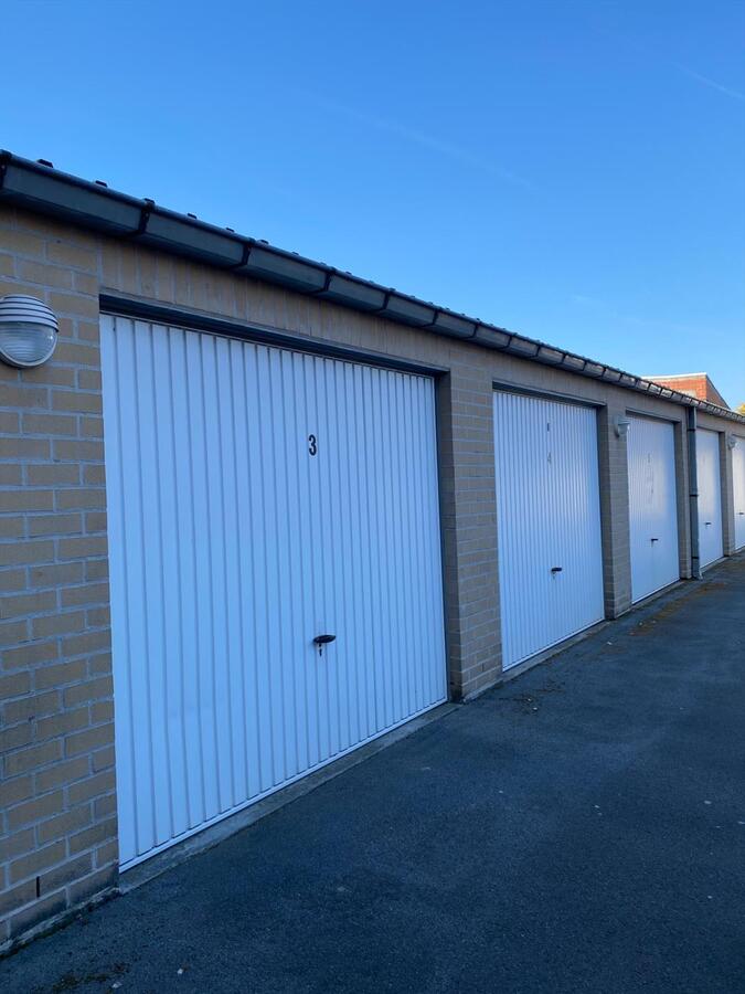 APPARTEMENT MET 1 SLAAPKAMER EN GARAGE IN HET CENTRUM VAN KOEKELARE 