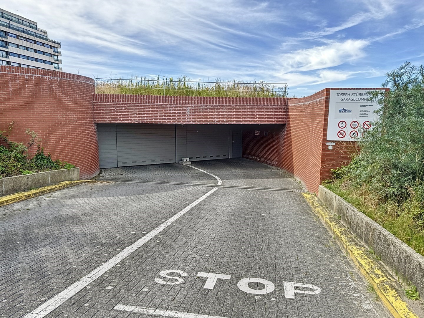 Gesloten garagebox te Duinbergen 