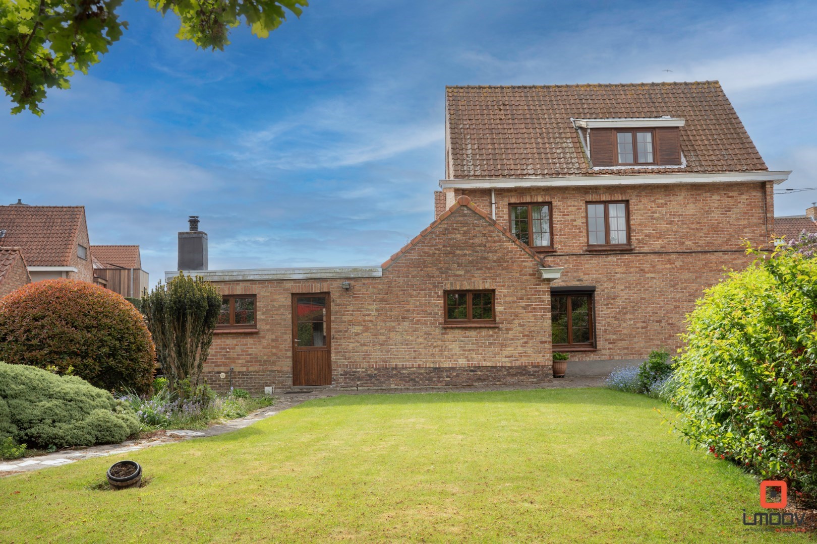 Te renoveren woning met grote tuin nabij Brugge 