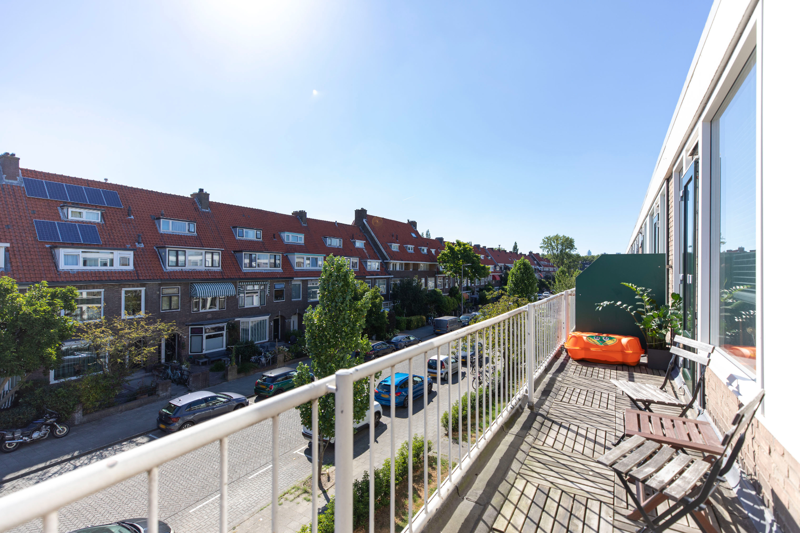 3-kamer appartement gelegen in Hillegersberg, met een groot terras en een ruime berging in de onderbouw! 